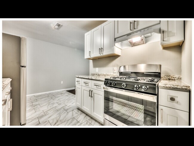 Building Photo - 119 Main St