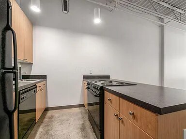 Building Photo - 769 N High St