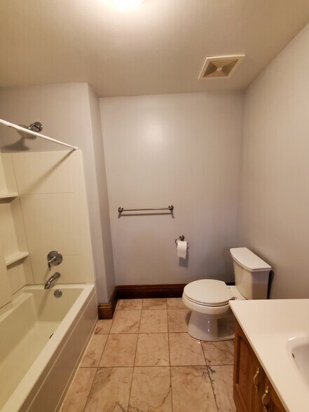 Building Photo - 10326 Brattlie Rd