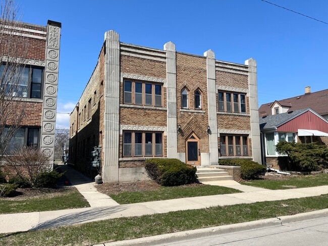 Primary Photo - 5219 S Lake Dr