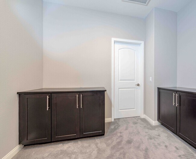 Building Photo - Expansive Portola Springs 4 Bedroom Home