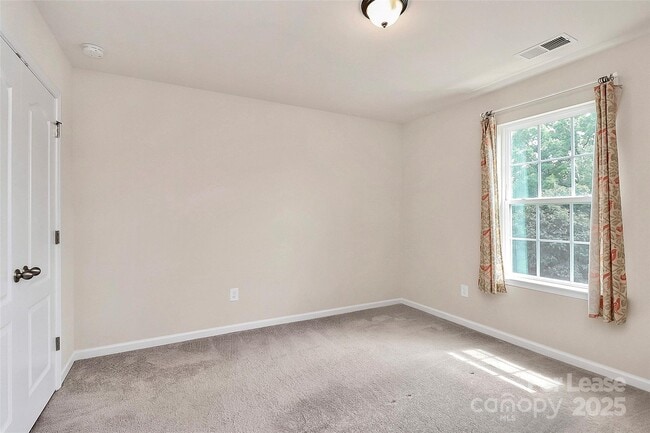 Building Photo - 16027 Harbor Hill Dr