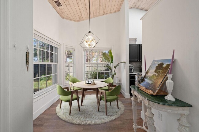 Building Photo - 465 Goldenwood Way