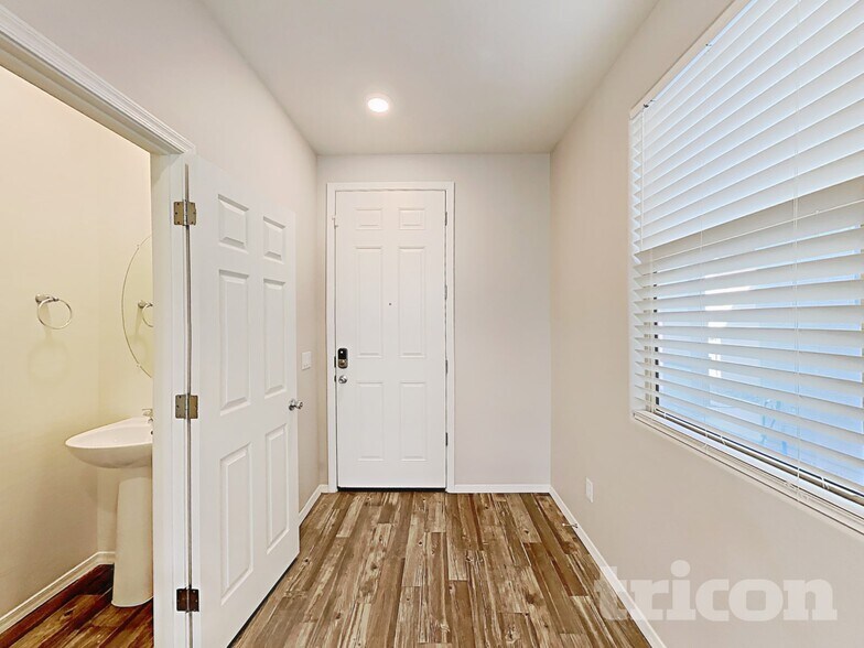 Building Photo - 40605 W Nicole Ct