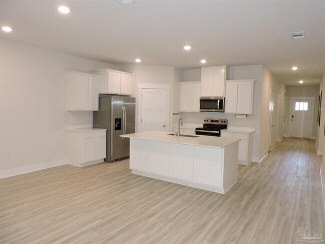 Building Photo - 5851 Sargassum Ln