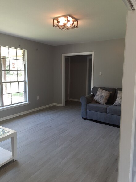 Living Room - 9469 Macedonia Ave