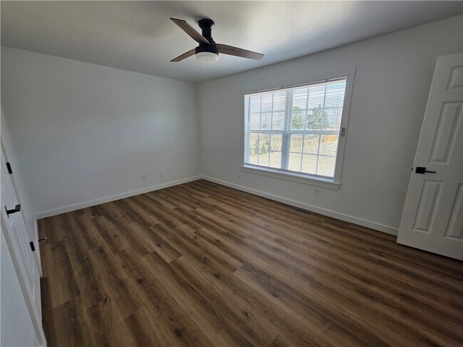 Building Photo - 2302 SE Jayel Terrace