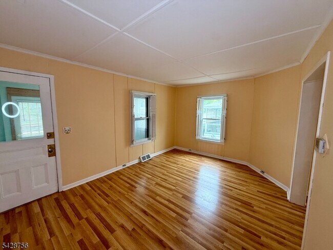 Building Photo - 23 E Hanover Ave