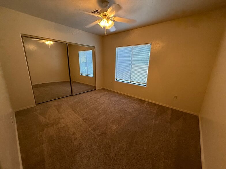 Building Photo - 809 E Seneca St