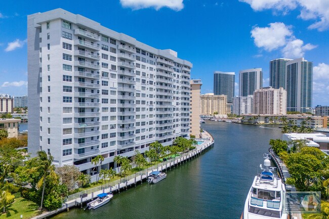 Building Photo - 137 Golden Isles Dr