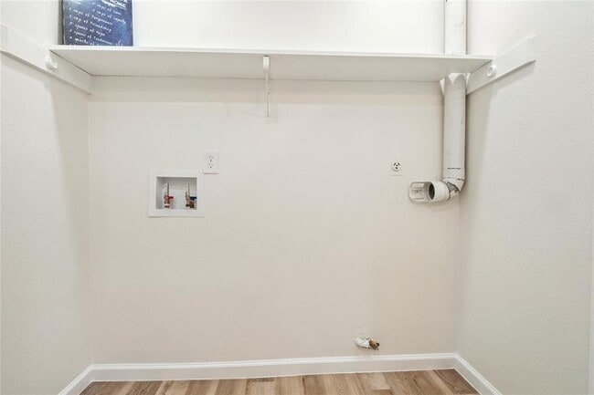 Building Photo - 4913 Hawk Cv