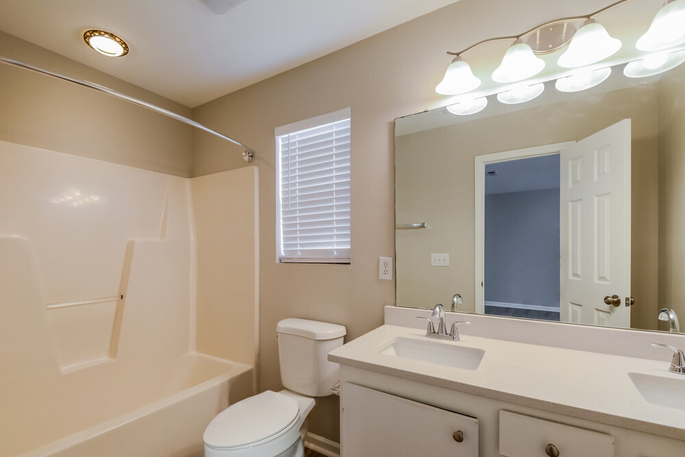 Building Photo - 713 Marjam Ln