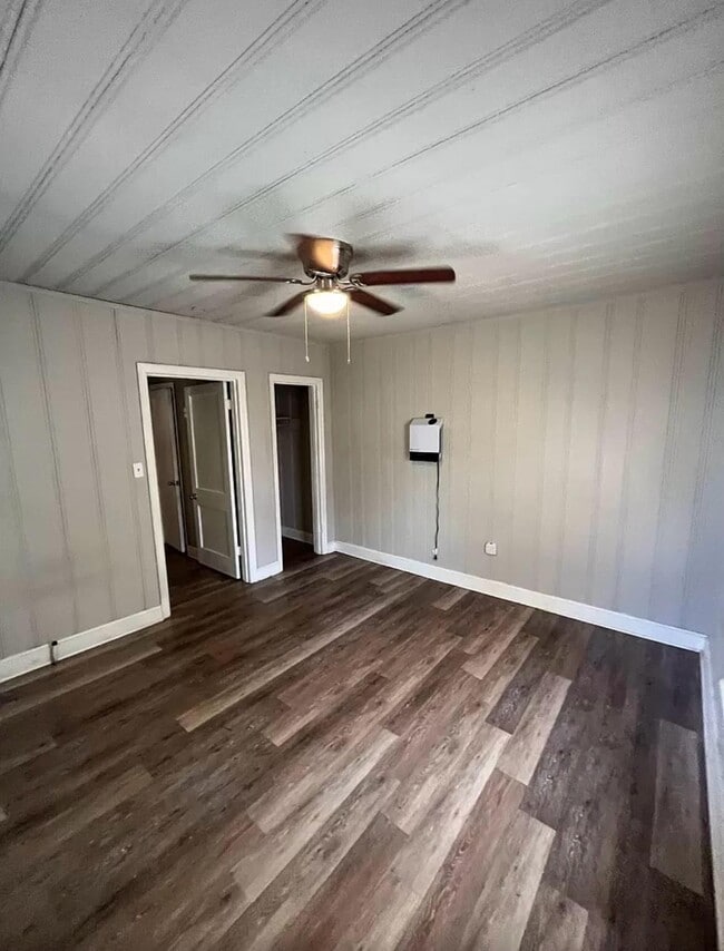 Building Photo - 220 College Park Cir