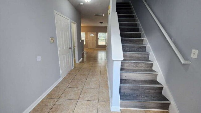 Building Photo - 385 Brookview Dr