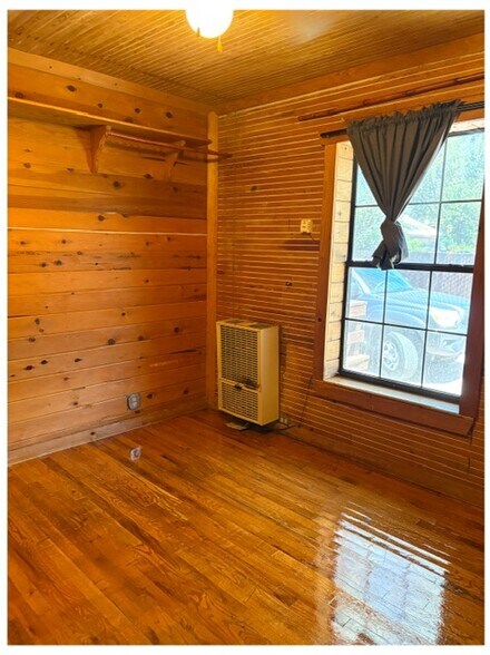 Bedroom - 416 S Leroux St