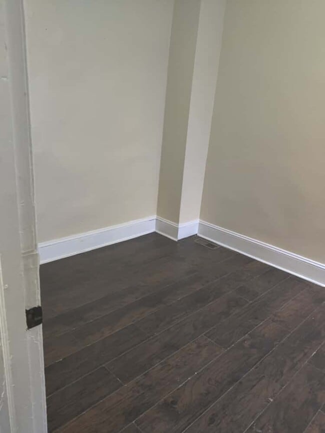 Building Photo - 617 E Hilton St