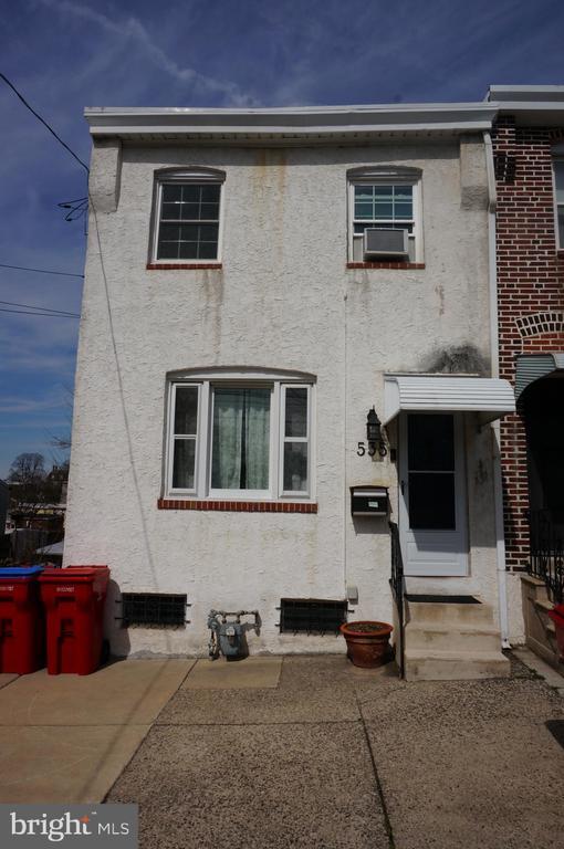 Building Photo - 535 Sandy St
