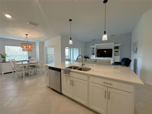 Building Photo - 14221 Heritage Landing Blvd