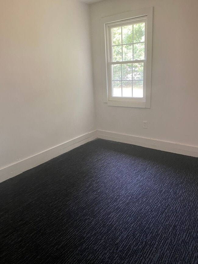 Building Photo - Coming Soon! 2 Bedroom 1 Bath Home! No Security Deposit!!Apply now!!!