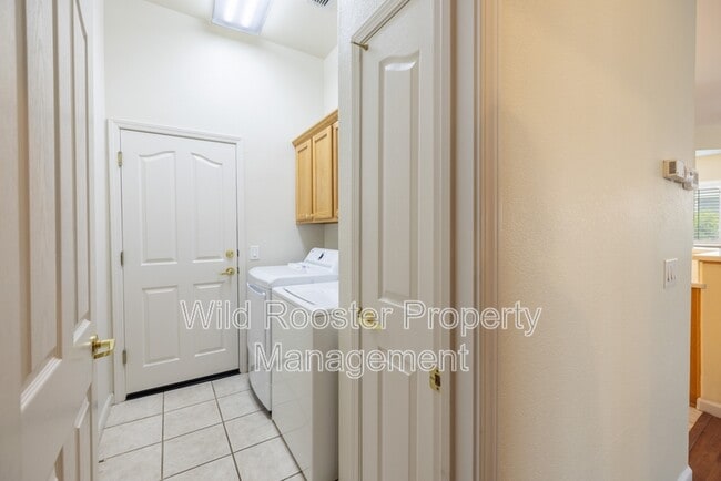 Building Photo - 2713 Robinson Creek Ln
