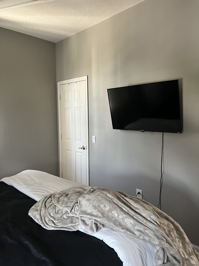 Tv. Walk in closet - 14008 Chicora Crossing Blvd