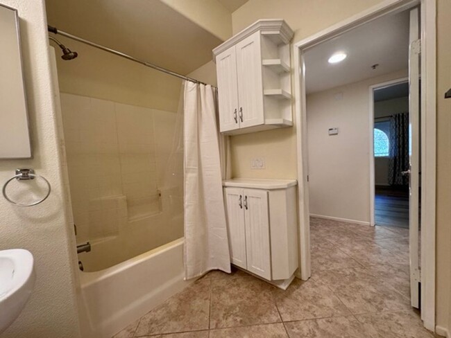 Building Photo - 1 bedroom Murrieta condo for LEASE with a ...