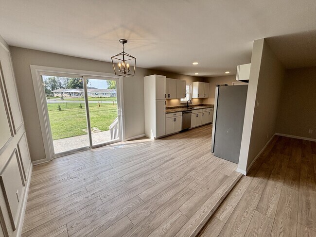 Building Photo - 120 Willow Dr