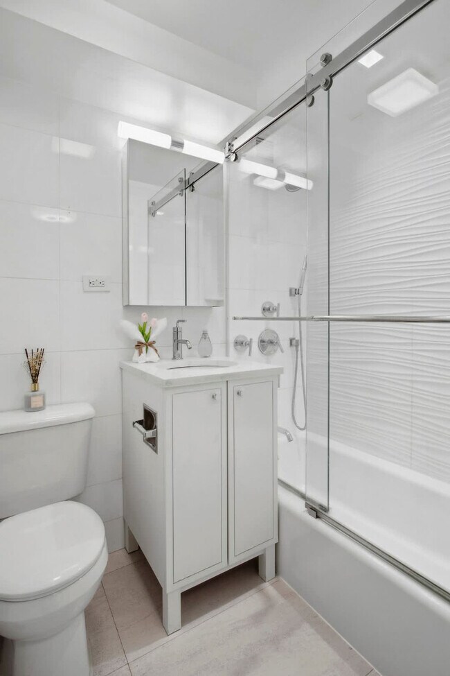 Building Photo - 125 E 83rd St