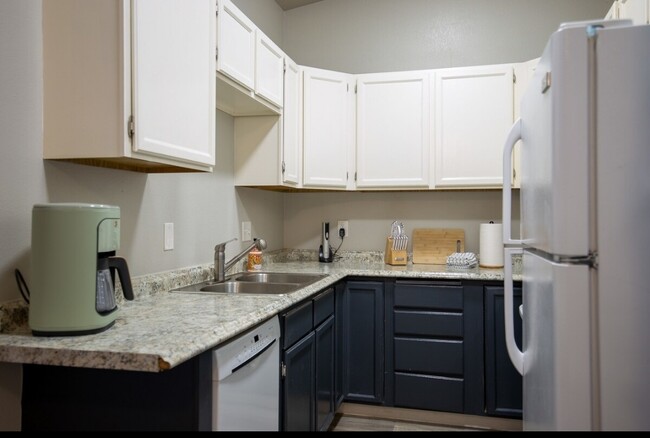 Spacious kitchen with your main needs at hand - 625 E 22nd Ave