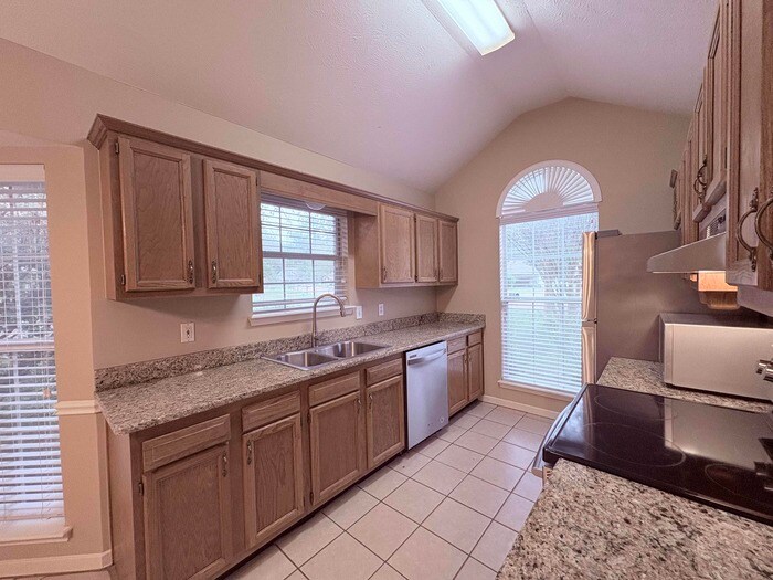 Building Photo - 3007 Willow Dr