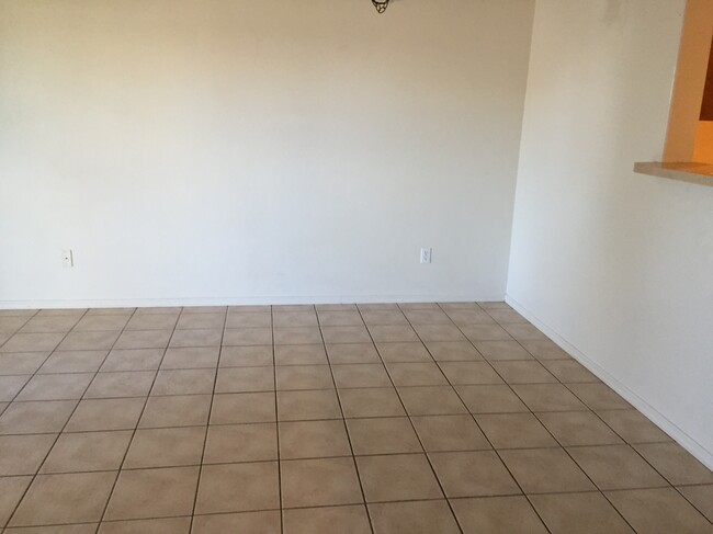 Building Photo - 3055 N Truwood Dr