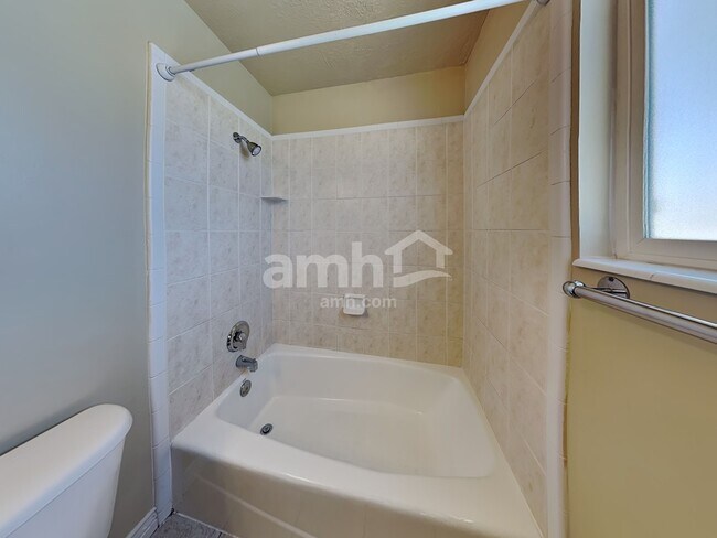 Building Photo - 1496 N 2150 W