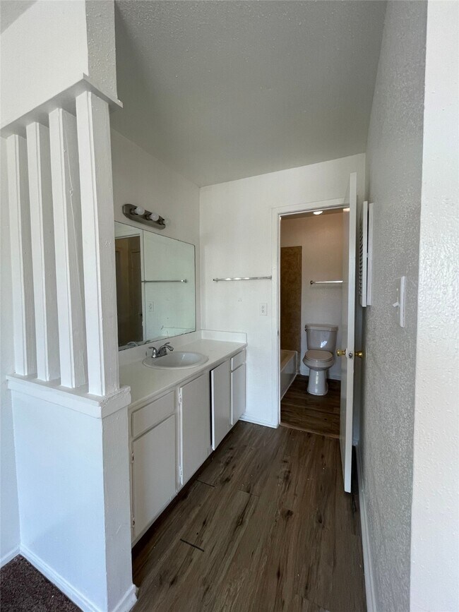 Building Photo - 6200 W Tidwell Rd