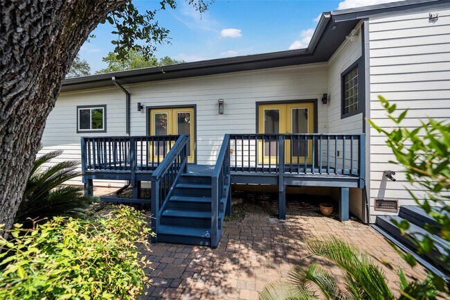 Building Photo - 12903 Figaro Dr