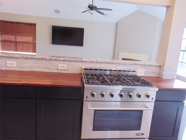 Building Photo - 1809 Edinburg Ave