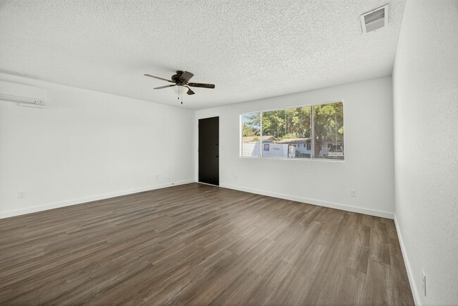 Building Photo - Modern 2-Bedroom Duplex with New Kitchen &...