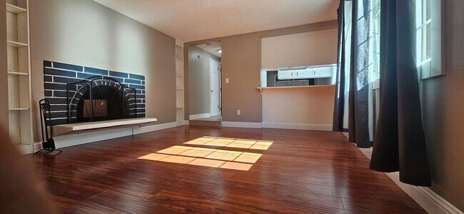 Building Photo - 2010 18th St