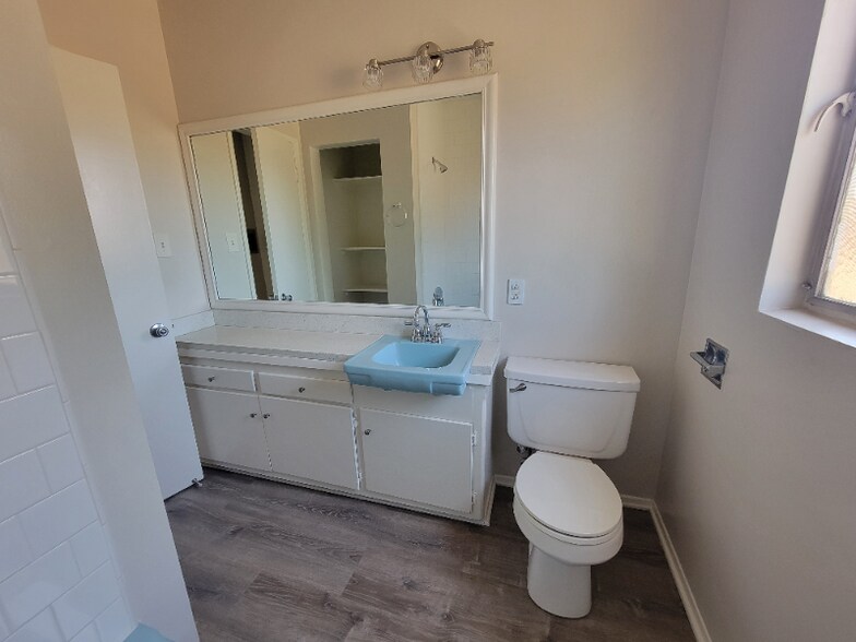 Building Photo - 13531 Wyandotte St