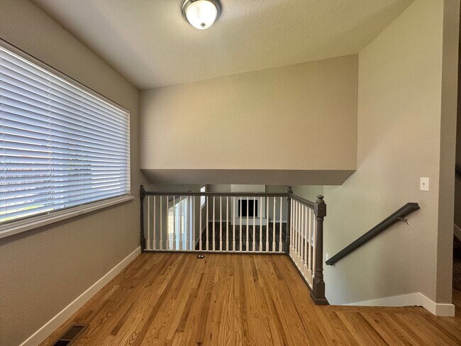 Building Photo - Updated 5 Bedroom Home