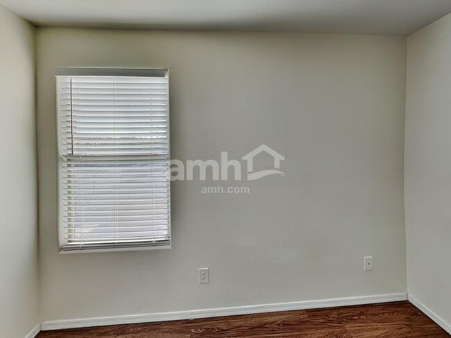 Building Photo - 3282 E Oakland St