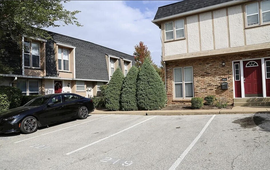 Parking Space - 1150 Rue La Chelle Walk