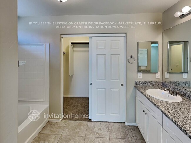 Building Photo - 1325 E Saguaro Trail