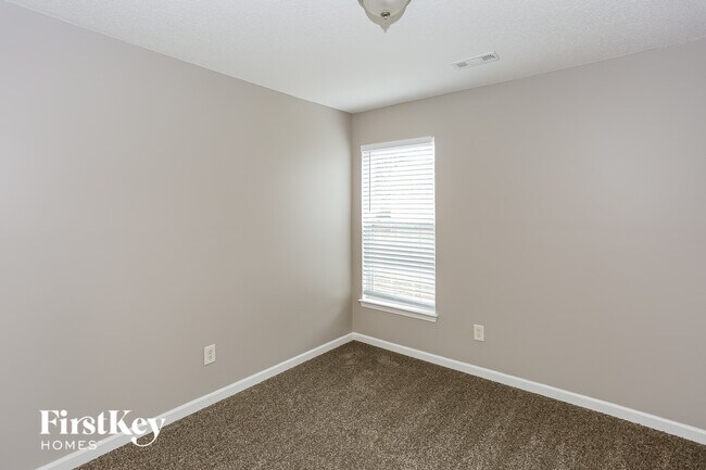Building Photo - 933 Milkwood Ln