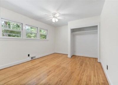 Building Photo - 9 Hawthorne Ln