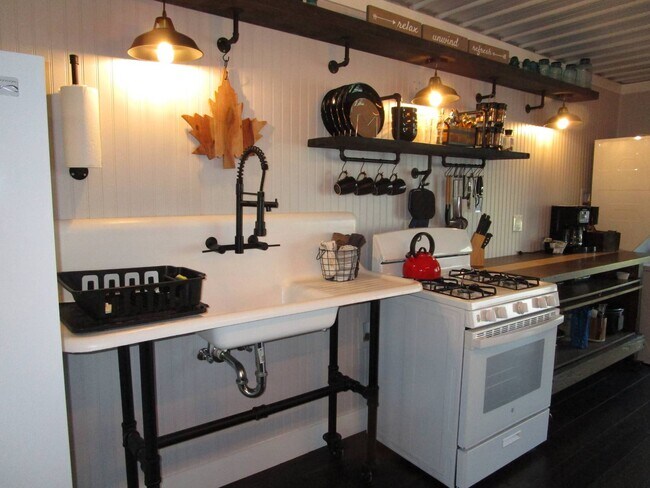 Building Photo - 362 Sunshine Ave