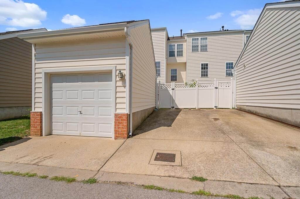 Building Photo - 7333 Althorp Way