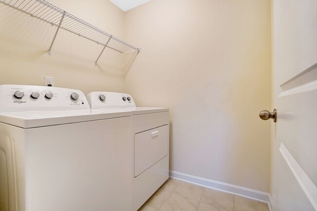 Building Photo - 3 Bedroom Townhome in Steele Creek!