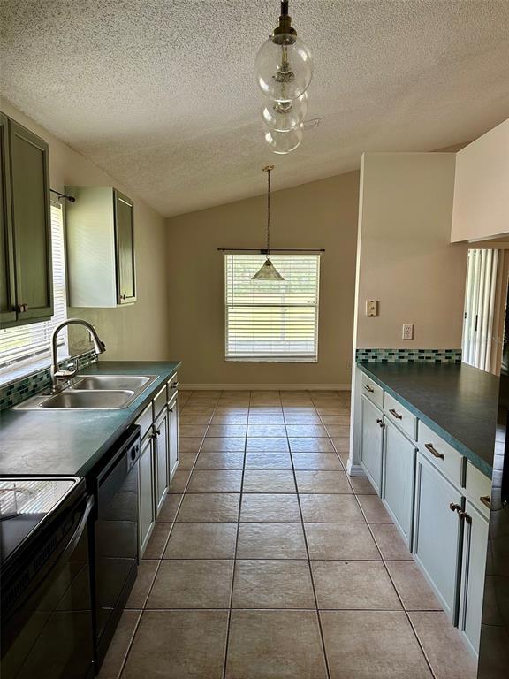 Building Photo - 579 Rouzer St