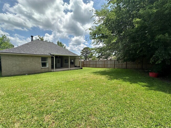 Building Photo - 243 Fantasy Ln