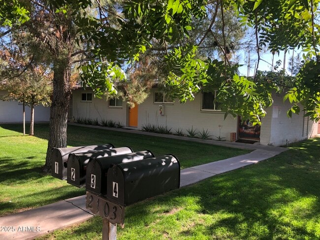 Building Photo - 2103 S Granada Dr